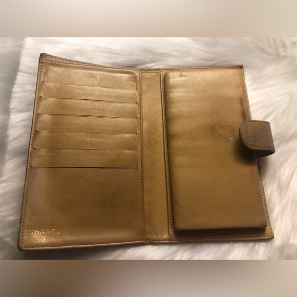 CHANEL CC Logo Caviar Skin Wallet - Picture 10 of 16